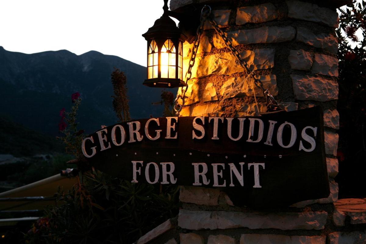 George Studios Yénion Zewnętrze zdjęcie